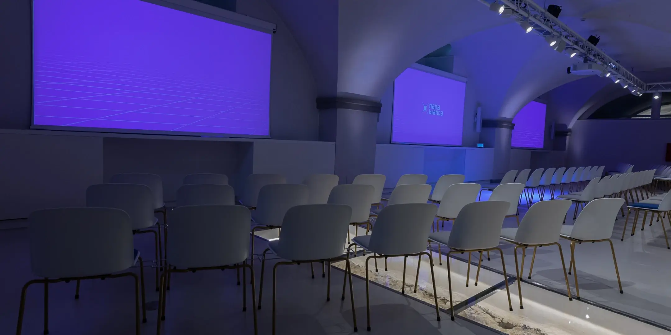 005-slider_auditorium